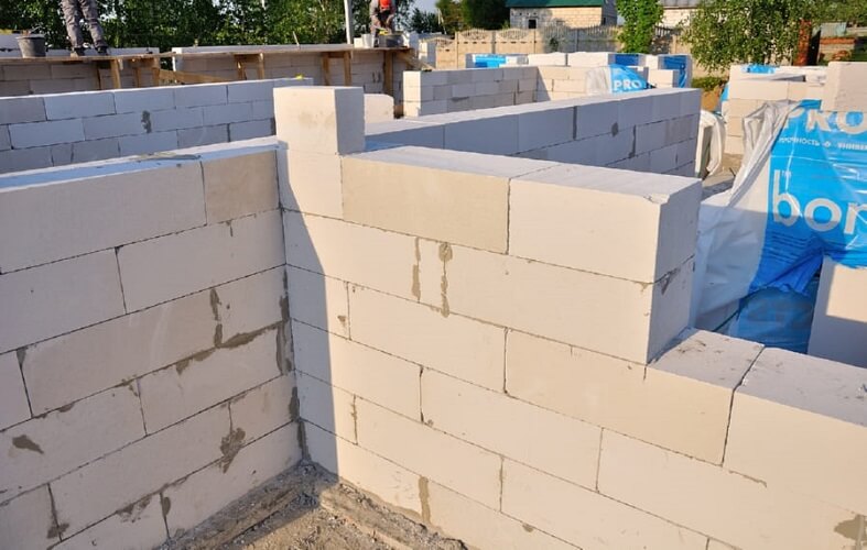 Кладка блоков в Воложине
