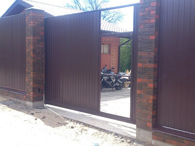 Монтаж забора из профнастила в Воложине