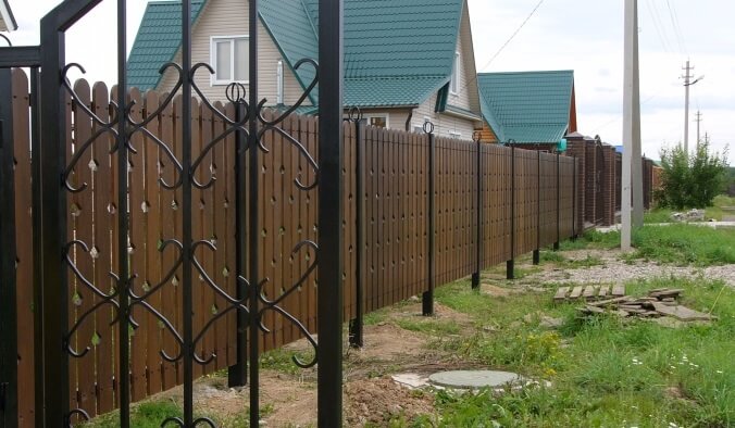 Строительство забора из дерева в Воложине